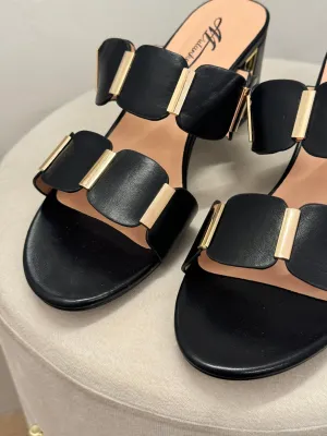Mules noires et dorées